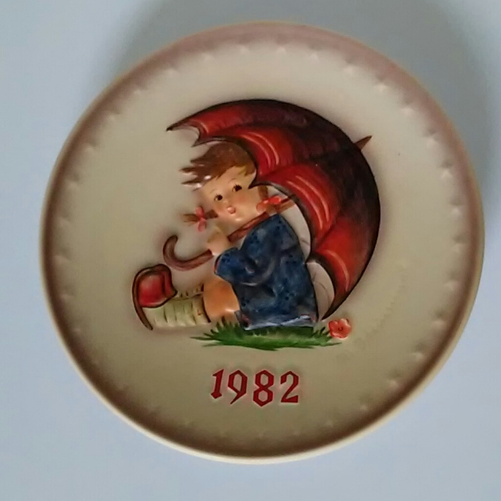 M.J. HUMMEL | 1982 plate 12th Annual Plate 275